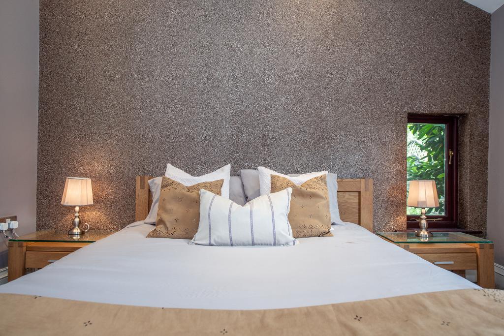 5 Bedroom Detached Barn Conversion For Sale in Marsh Moss Lane