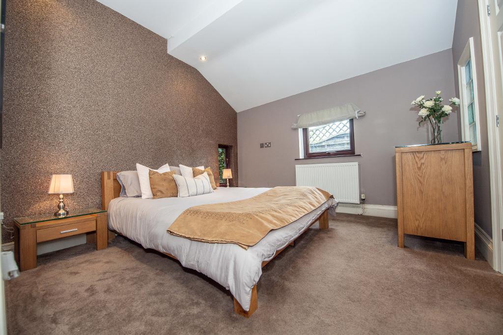 5 Bedroom Detached Barn Conversion For Sale in Marsh Moss Lane