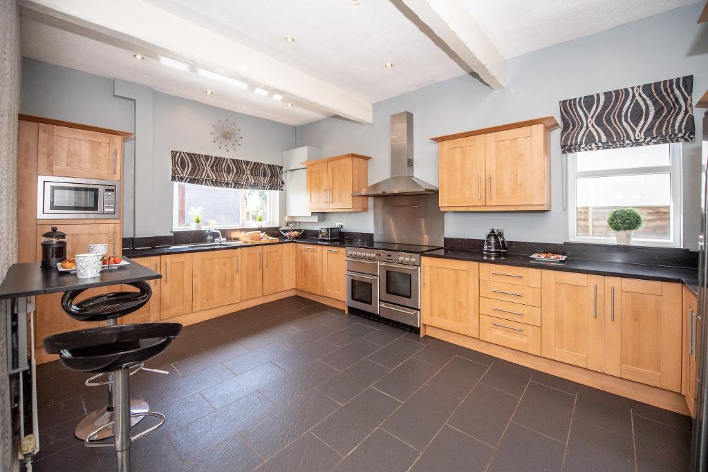 5 Bedroom Detached Barn Conversion For Sale in Marsh Moss Lane