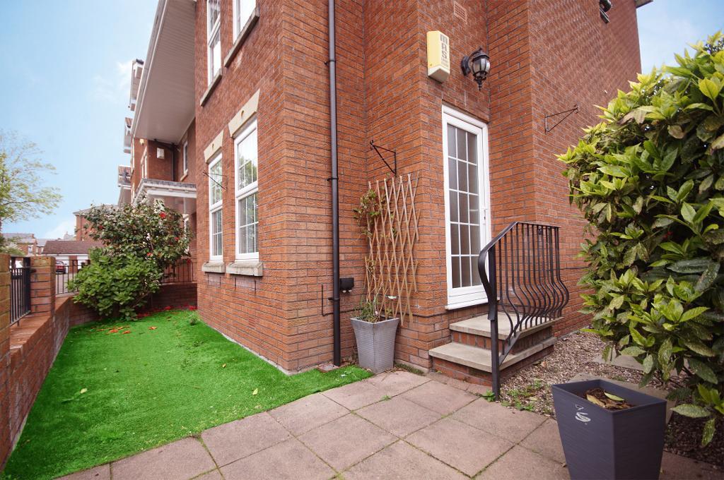2 Bedroom Apartment To Let in Aughton Mews, Birkdale, Southport