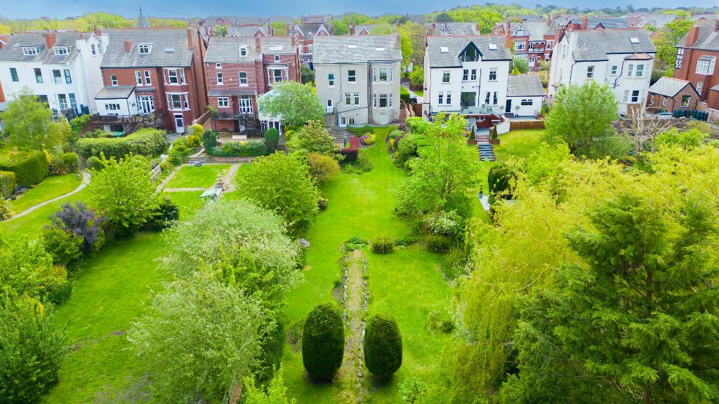 7 Bedroom Detached For Sale in Westbourne Road, Birkdale, Southport