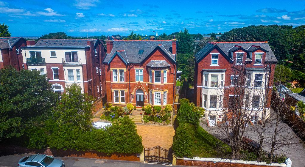 6 Bedroom Detached For Sale in Weld Road, Birkdale, Southport
