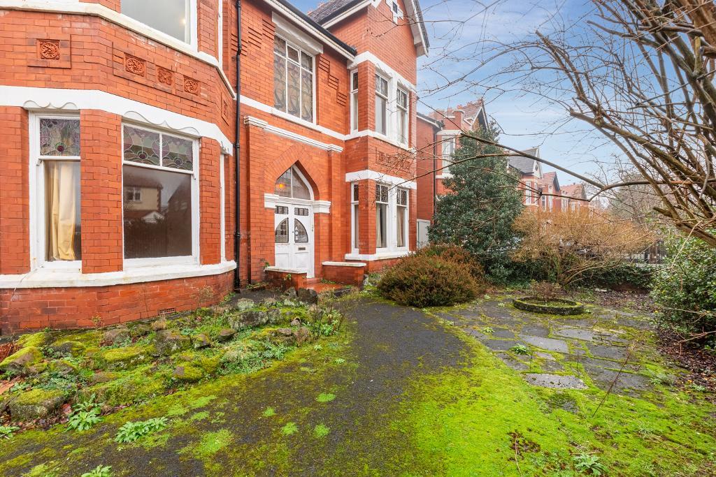 5 Bedroom Detached For Sale in Barrett Road, Birkdale, Southport