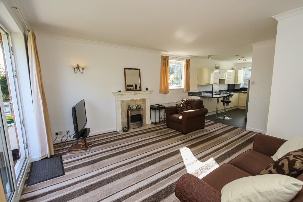 2 Bedroom Apartment For Sale in Lulworth Road, Birkdale, Southport