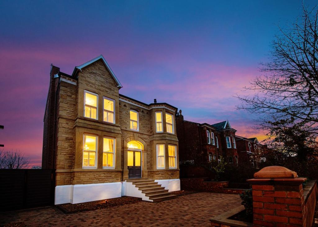 5 Bedroom Detached For Sale in Liverpool Road, Birkdale, Southport