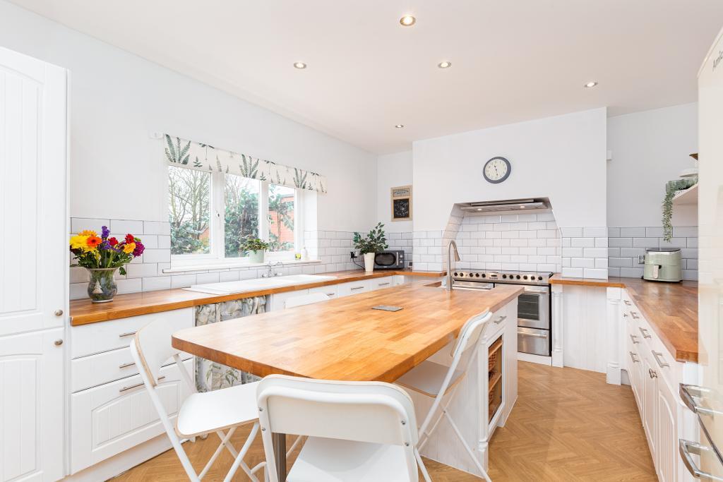 5 Bedroom Detached For Sale in Liverpool Road, Birkdale, Southport