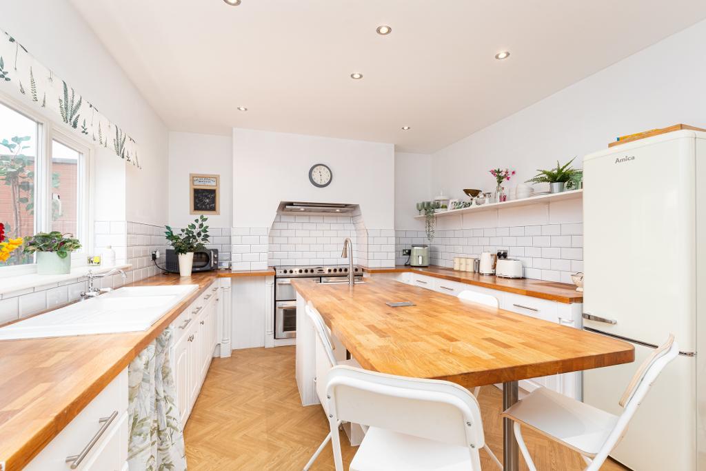 5 Bedroom Detached For Sale in Liverpool Road, Birkdale, Southport