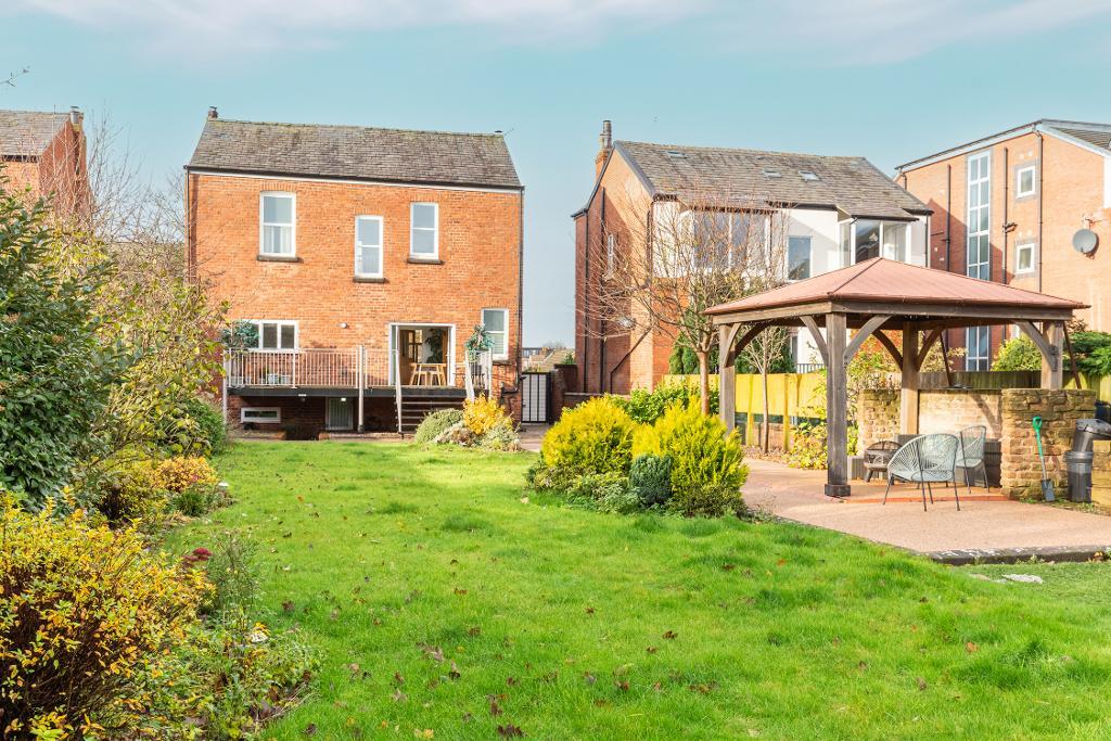 5 Bedroom Detached For Sale in Liverpool Road, Birkdale, Southport