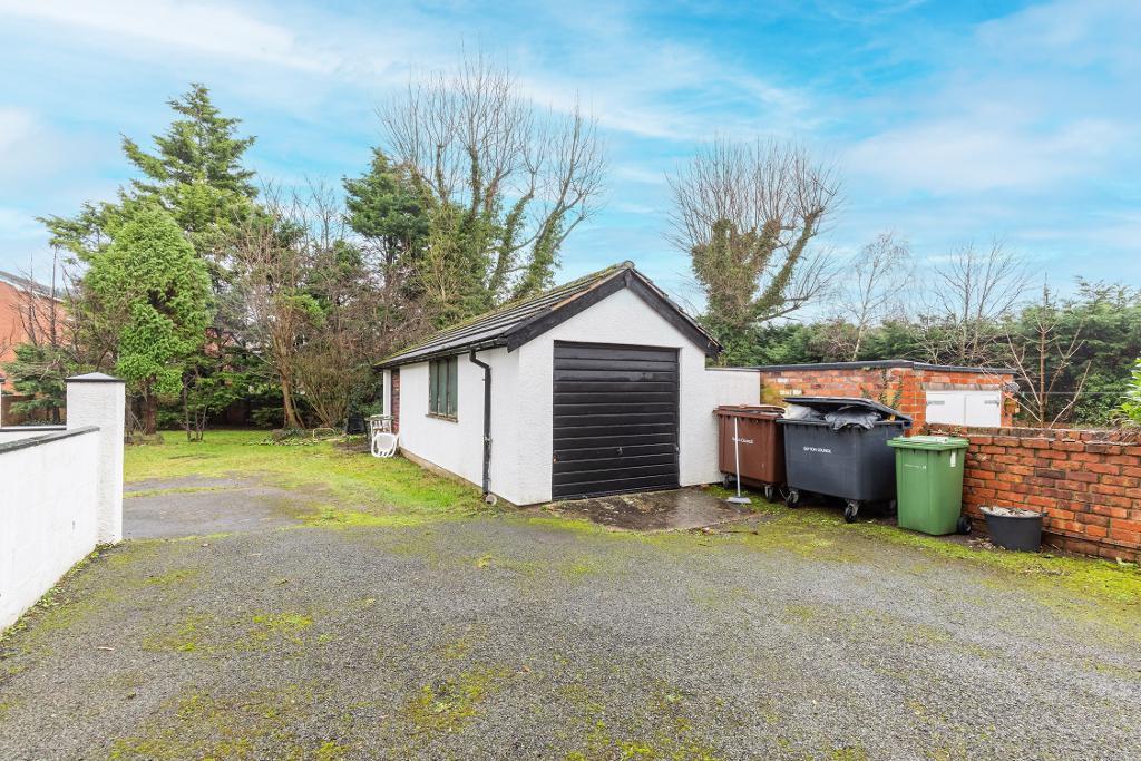 8 Bedroom Detached For Sale in Leyland Road, Hesketh Park, Southport