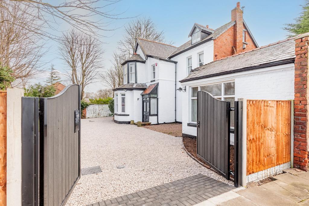 5 Bedroom Detached For Sale in York Road, Birkdale, Southport
