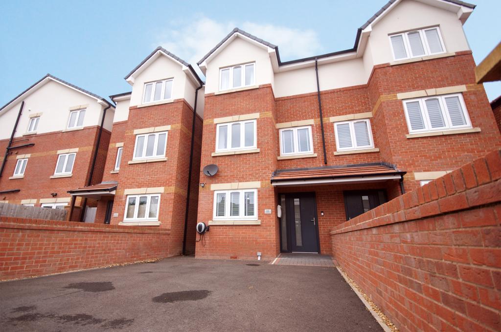 Lyons Road, Birkdale, Southport, Merseyside, PR8 1JJ