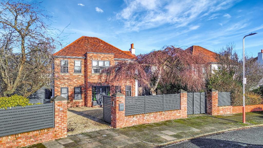 Breeze Road, Birkdale, Southport, Merseyside, PR8 2HG