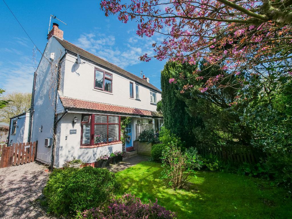 Moss Lane, Churchtown, Southport, Lancashire, PR9 8AE